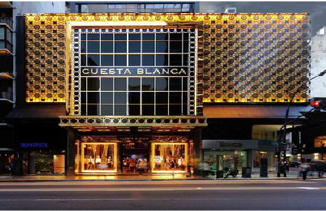  九龙门头设计与商业空间的纽带。